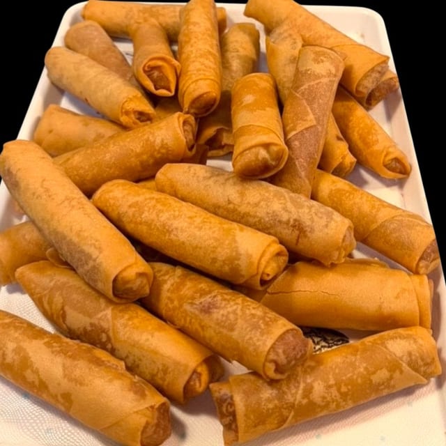 Homemade Egg Roll 4 Pieces.