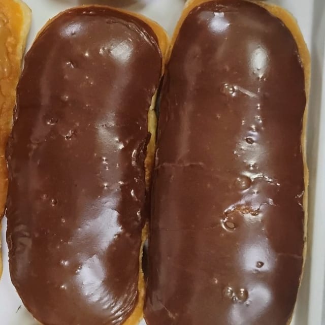 Eclair Donut.