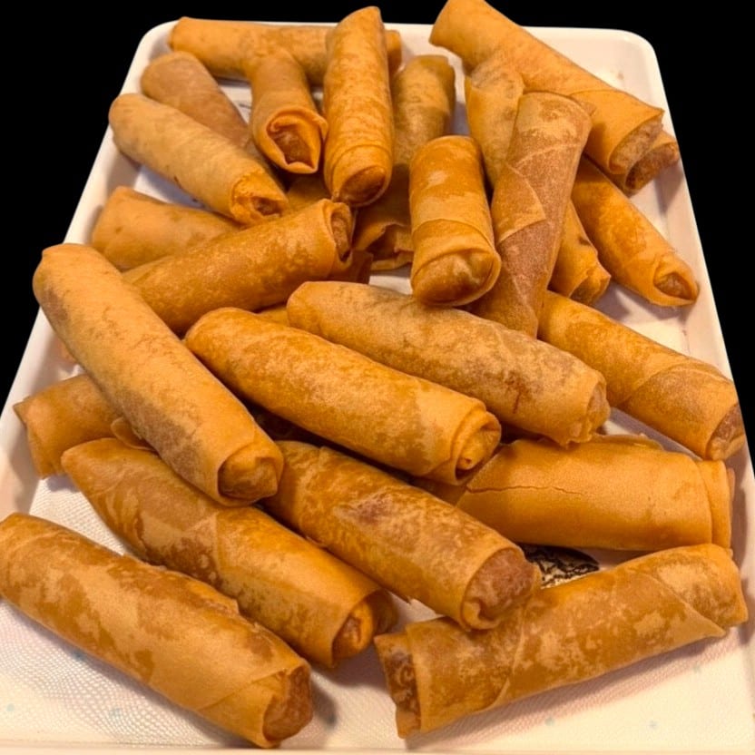 Homemade Egg Roll 4 pieces.